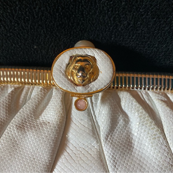 Judith Leiber Vintage white Leather Lion Clutch with 3” gold metal comb - Picture 10 of 13